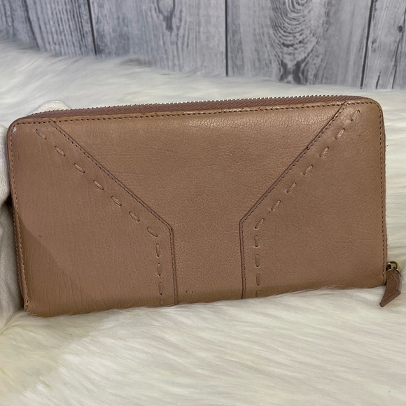 YVES SAINT LAURENT muse leather zip wallet in tan - Picture 4 of 16